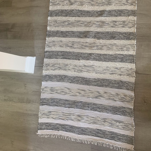 SOLD ! Runner/Area Rug. NWOT - Picture 12 of 14